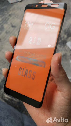 Отдам защитное стекло на телефон Samsung J6 2018