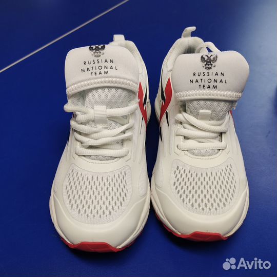 Кроссовки форвард