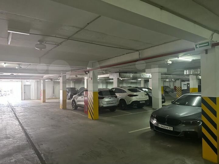Машиноместо, 14 м²