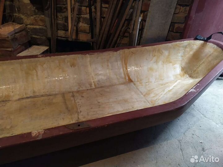 Лодка весельная