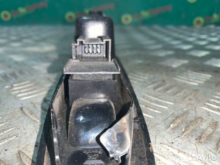 Кнопка стеклоподъемника переднего правого Chery