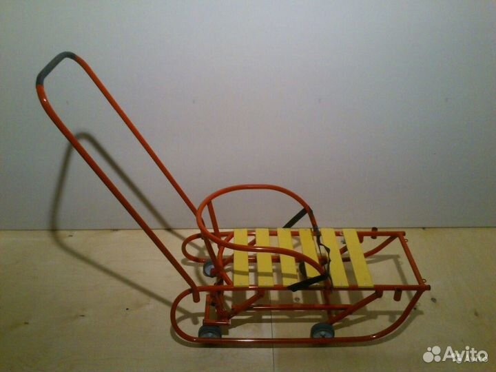 Санки с ручкой и колесами