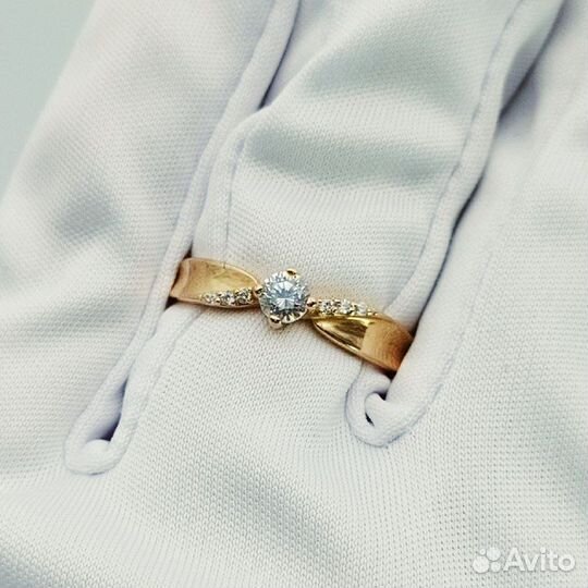 Золотое кольцо с фианитами