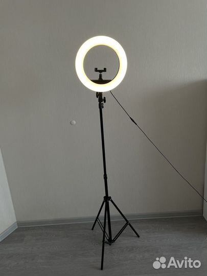 Штатив для кольцевой лампы