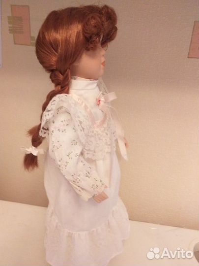 Фарфоровая кукла