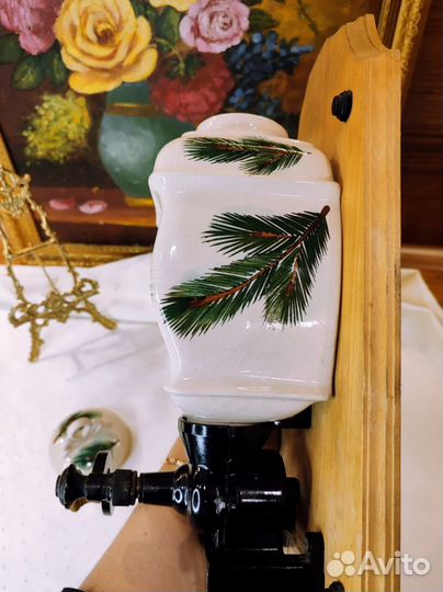 Кофемолка настенная фаянс винтаж