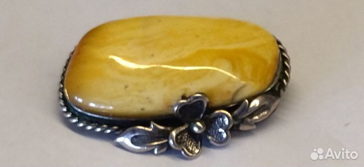 Брошь.пейзажный янтарь (желток) мельхиор. СССР