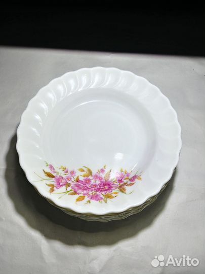 Пластиковые тарелки 12 шт