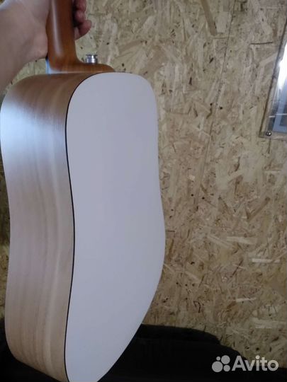 Акустическая гитара новая