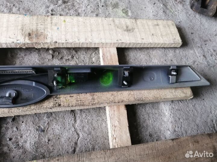 Накладка крышки багажника Ford Focus 2 хэтчбек