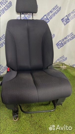 Сиденье переднее левое Nissan Tiida хэтчбек 1.6