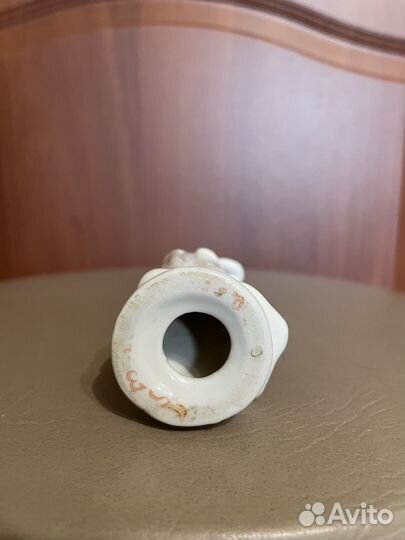 Фарфоровая плясунья с платком