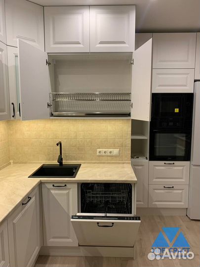 Кухня белая угловая на заказ