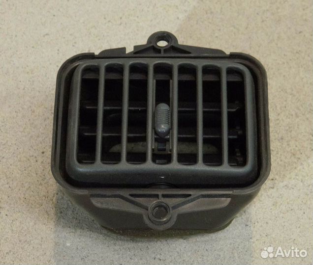 Дефлектор торпедо правый Ford Escape 1