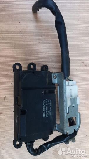 Моторчик заслонки печки Toyota Corolla Levin AE101