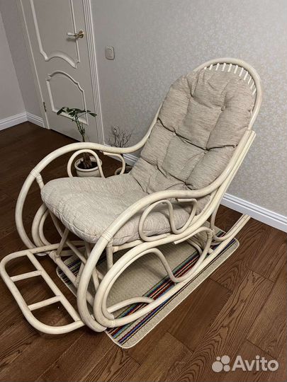 Кресло качалка из ротанга