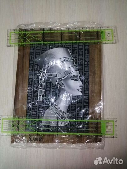 Папирус с Нефертити