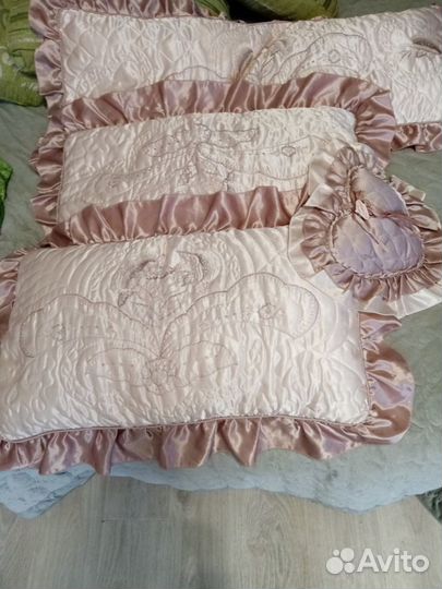 Покрывало, подушки и шторы. Комплект