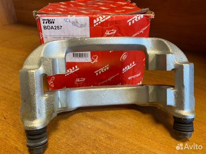 Скоба суппорта передняя левая Volkswagen