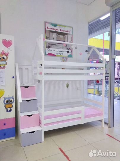 Двухъярусная кровать-домик