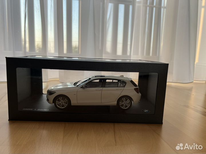 Модель автомобиля 1:18 BMW 1 f20 белая