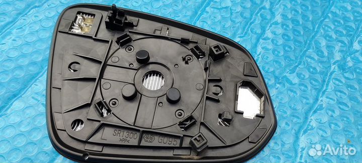 Стекло водительского зеркала Toyota RAV4 -4