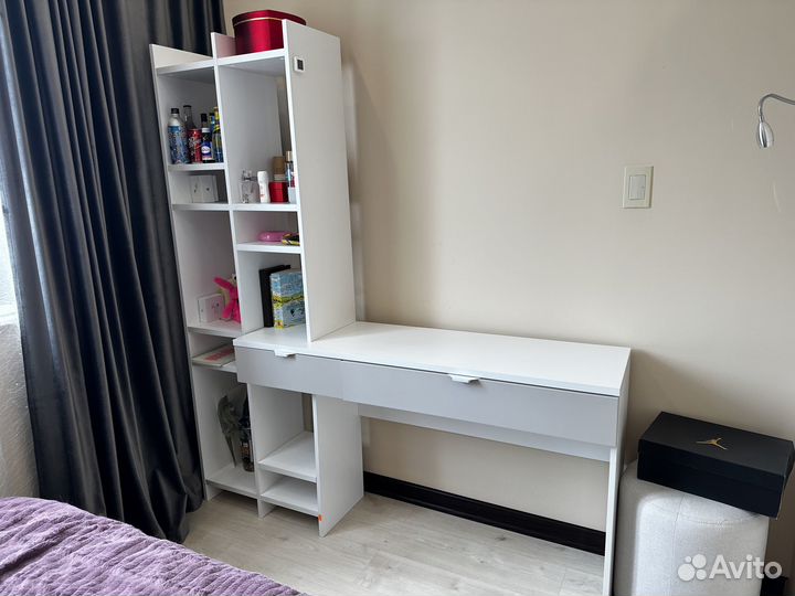 Туалетный столик/ письменный столик