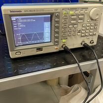 Генератор сигналов Tektronix AFG 3021B