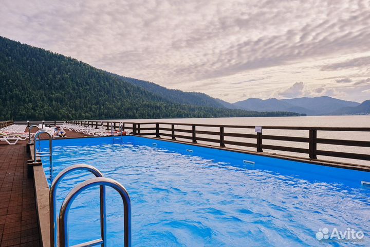 Спасатель в бассейн