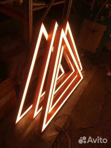 Светодиодный светильник в форме треугольника 560мм