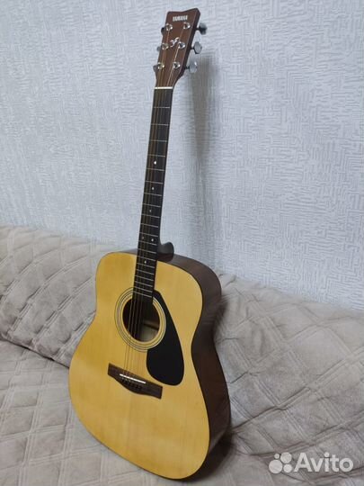 Акустическая гитара yamaha