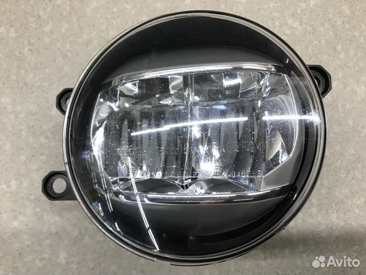 Фара противотуманная правая Toyota Land Cruiser (1