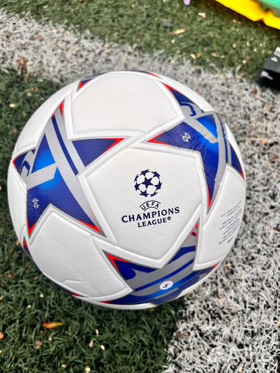 Футбольный мяч adidas лига чемпионов