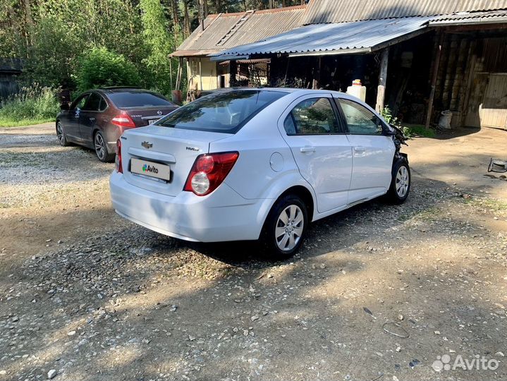 Chevrolet Aveo 1.6 МТ, 2012, битый, 180 000 км