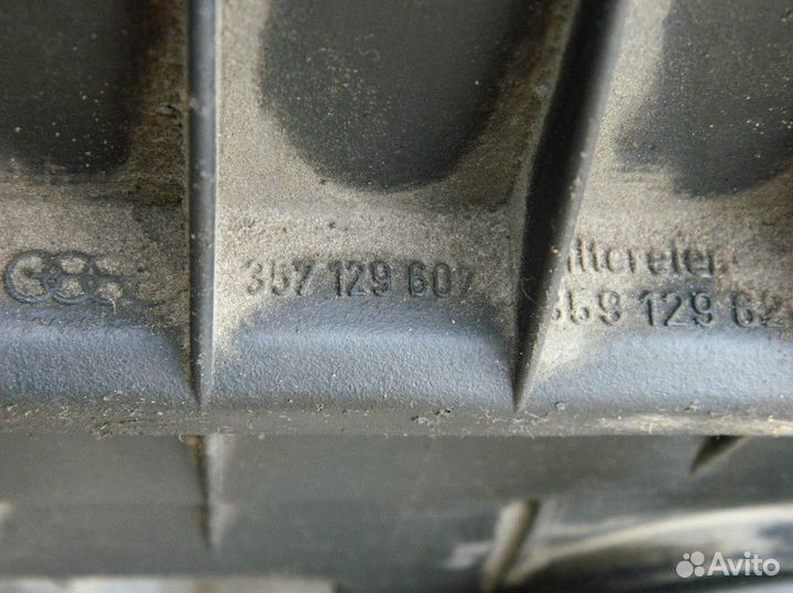 Корпус воздушного фильтра VW Passat B3 1.8