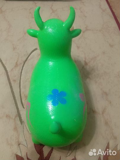 Продам игрушку коровка