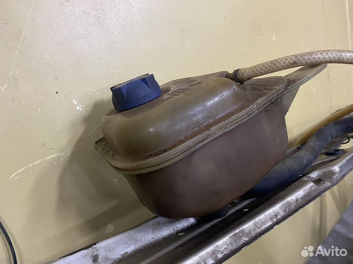 Расширительный бачок audi 100/200 c3