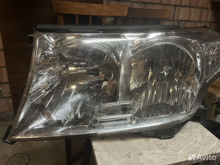 Фара левая тойота 200