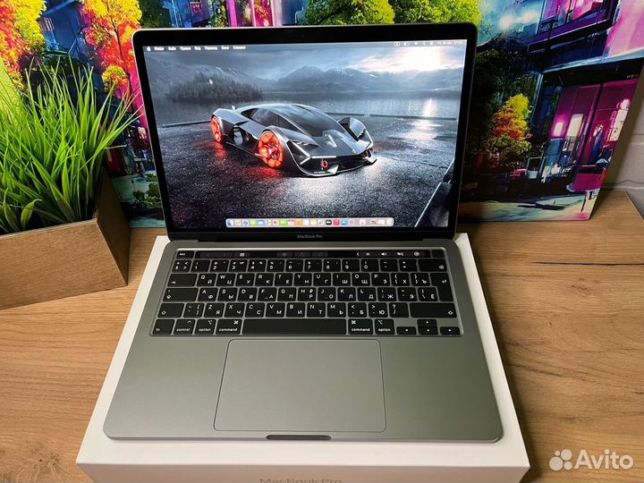 Macbook pro 13 2020 i7 32gb/ 512gb custom