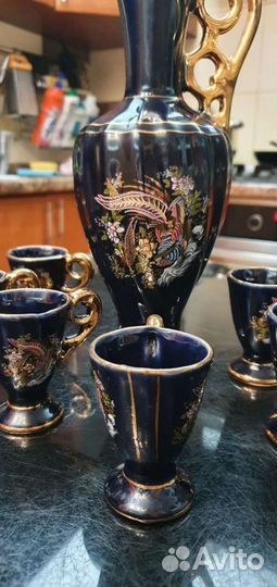 Кувшин с рюмками