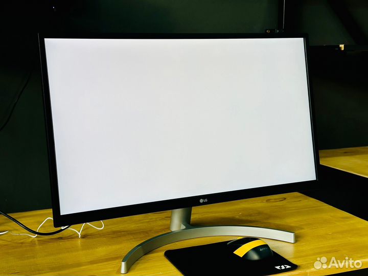 Монитор LG 27