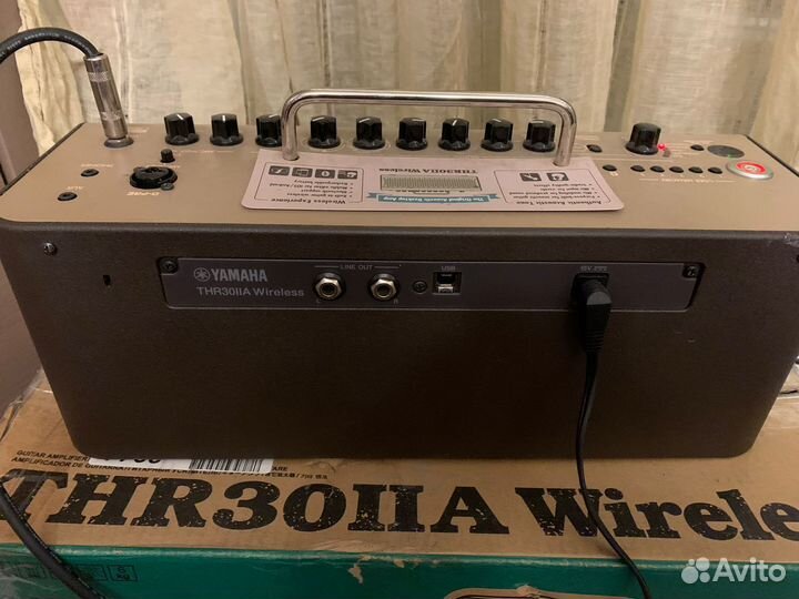 Комбоусилитель Yamaha THR30IIA Wireless коричневый