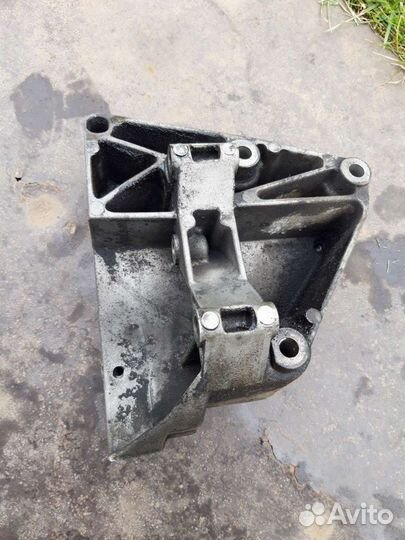 Кронштейн компрессора кондиционера BMW E39 M52