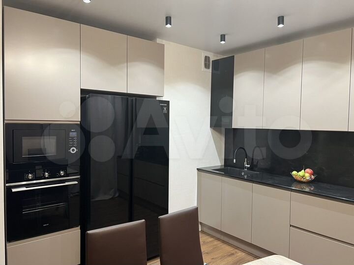 3-к. квартира, 93 м², 1/25 эт.