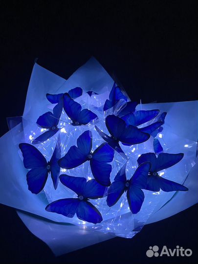 Синий букет из бабочек