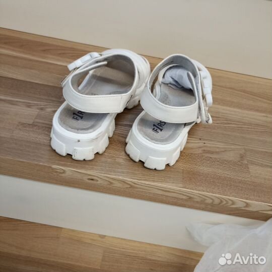 Босоножки для девочки 34размер
