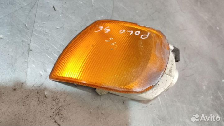 Поворотник левый Volkswagen Polo 3 1998 953049B