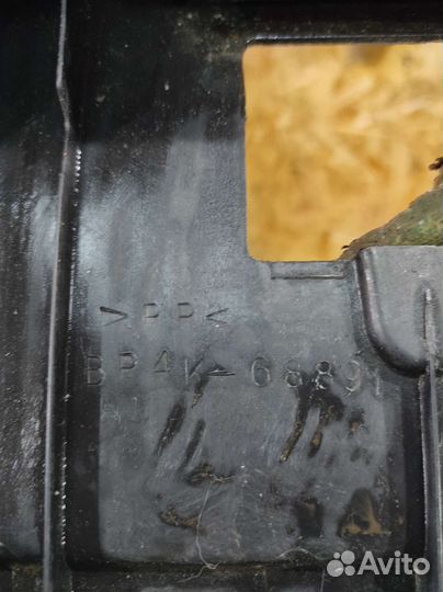 Накладка замка багажника Mazda 3 BK хэтчбек