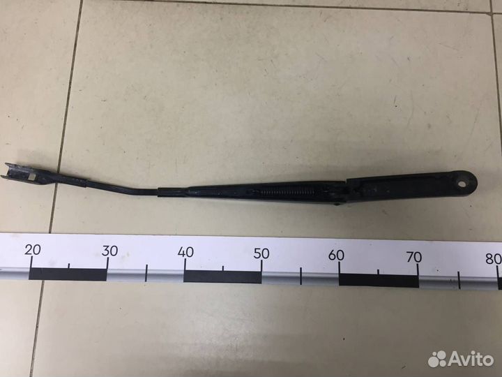 Поводок стеклоочистителя передний левый Skoda Octa