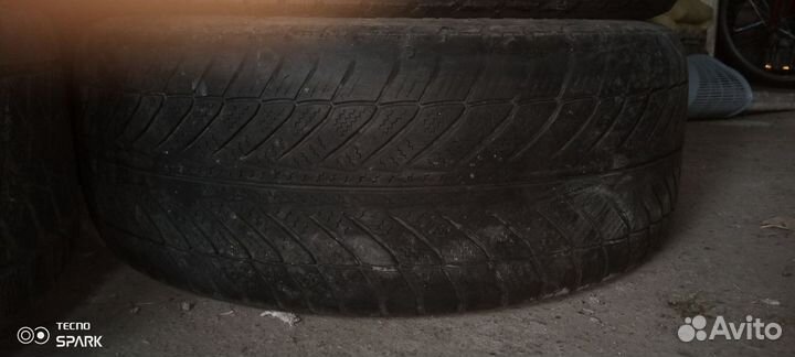 Goodyear UltraGrip 255/50 R19 204R